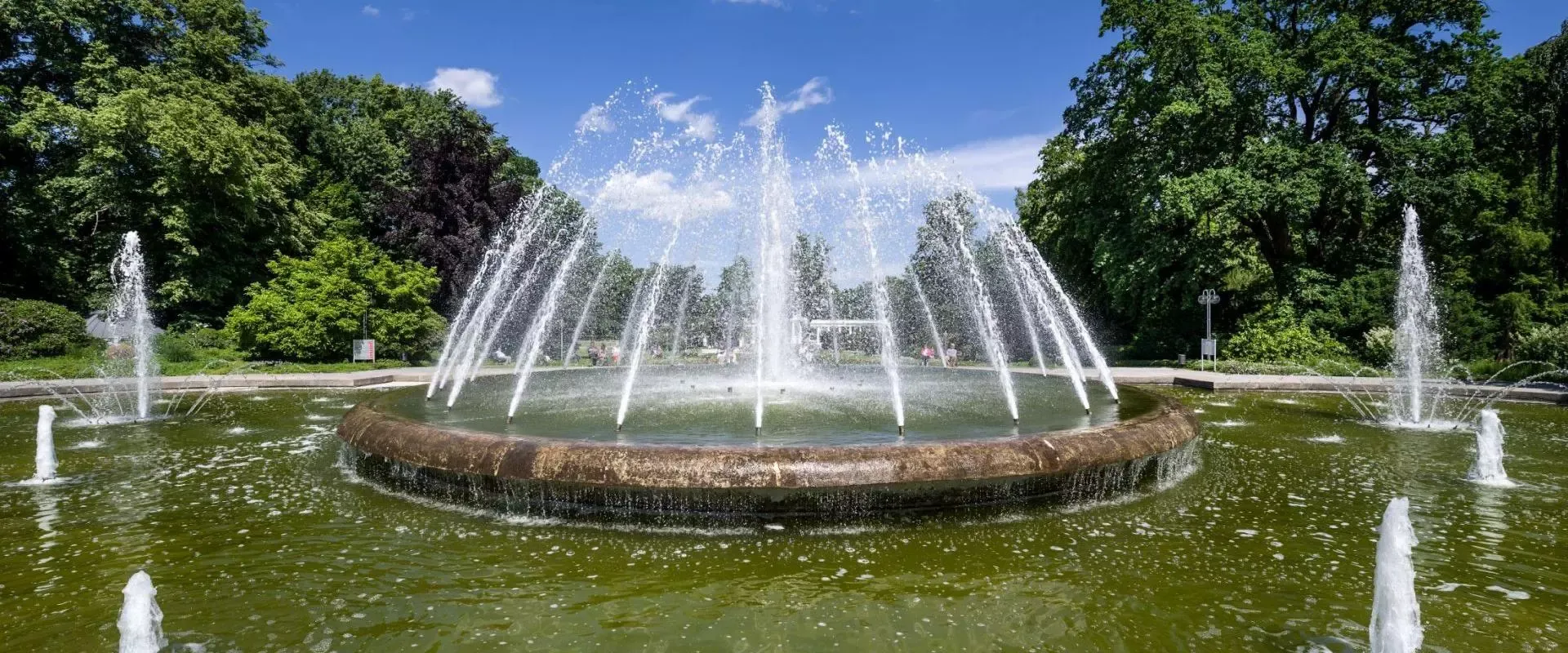 Bild eines großen Brunnens