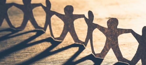 Bild ausgeschnitter Papiermenschen