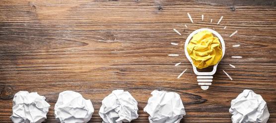 Foto: Bild einer leuchtenden Glühbirne