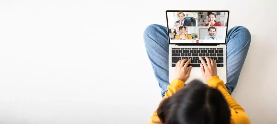 Bild Frau in einer Videokonferenz