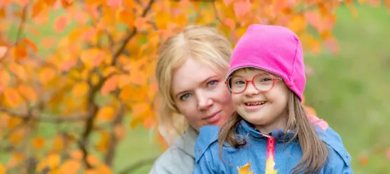 Bild einer Mutter mit behindertem Kind