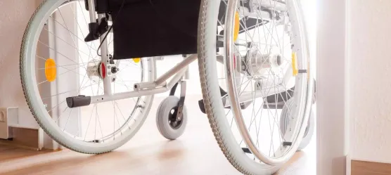 Bild Rollstuhl passt nicht durch die Tür