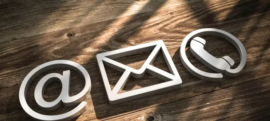 Bild mit Sybolen für Email, Post und Telefon